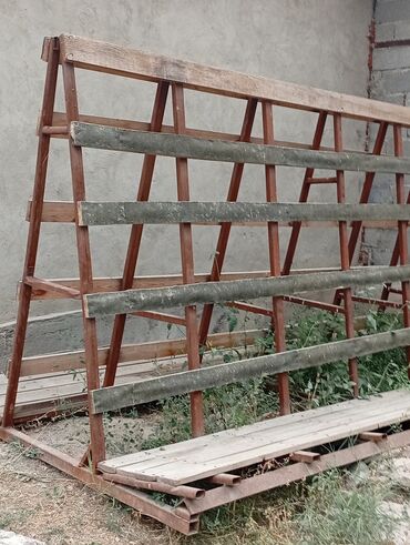держатель для бутылки: Стойка для перевозки стекла представляет собой прочную конструкцию из