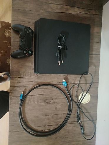 diş: PlayStation 4 Slim oyun konsolu paketi Komplekt: - PS4 Slim konsolu — 1