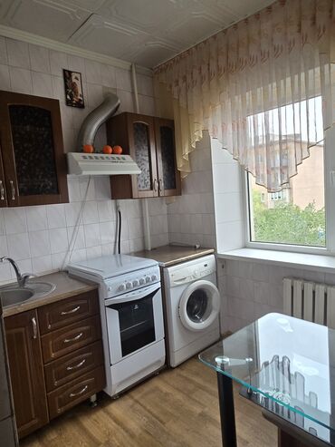 дом токмока: 2 комнаты, 50 м², Индивидуалка, 3 этаж, Косметический ремонт