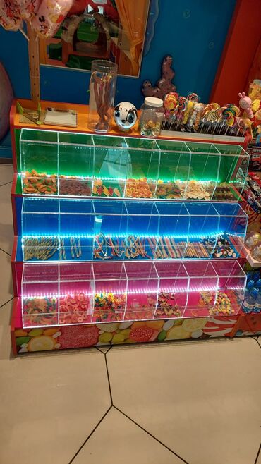 Mebellərin yığılması: Konfet və çərəz üçün vitrinlər sifarişlə hazırlanır — 27