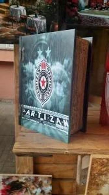 platneni ormar: PARTIZAN GROBARI DRVENA KUTIJA-KNJIGA NOVA PARNI VALJAK JNA | Cene — 2