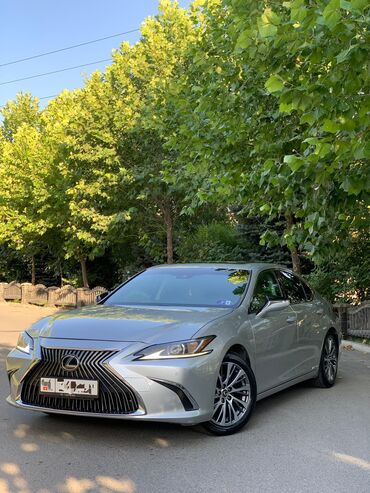 срочно продать машину: Lexus ES: 2020 г., 2.5 л, Вариатор, Гибрид, Седан