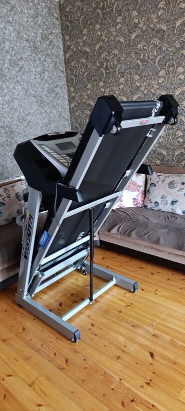 korg pa 700: Volksgym qacis aparatı satılır 700 azn hec bir problemi yoxdu ela