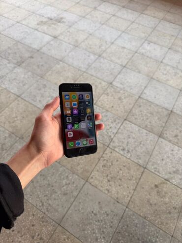 Apple iPhone: IPhone 7, 32 GB, Qara, Barmaq izi — 7