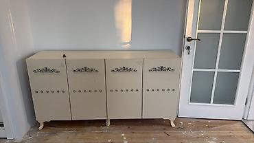 mebel satılır: Klassik üslubda krem rəngli qonaq otağı dəsti - 1 ədəd hündür — 2