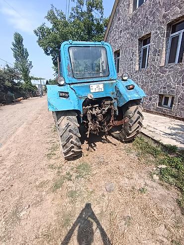 бампер опель вектра б: Mavi rəngdə kənd təsərrüfatı işləri üçün nəzərdə tutulmuş traktordur — 2