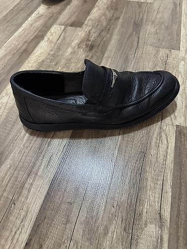 Ayaqqabılar: Klassik ayaqqabı Ayaqqabı yenidir və cırığı,problemi yoxdur,razmeri — 3
