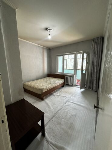 новый квартира: 3 комнаты, 65 м², 105 серия, 1 этаж, Старый ремонт