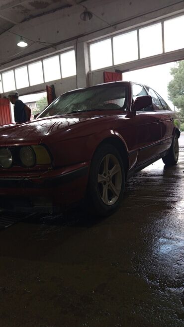 матор на е34: BMW 520: 1990 г., 2.5 л, Механика, Бензин, Седан