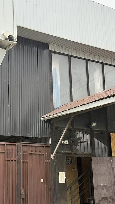 Кыймылсыз мүлк: Сдаётся в аренду нежилое помещение в двух уровнях. Описание: - — 1