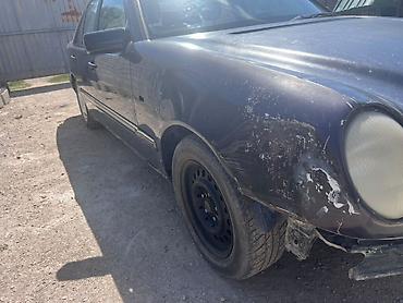 салон от мерса: Mercedes-Benz E-Class: 1995 г., 2.2 л, Механика, Бензин, Седан — 10