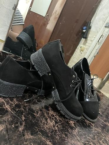 Qadın ayaqqabıları: Qadın üçün iki cüt qara bağlamalı ayaqqabı dəsti - Model: klassik — 1
