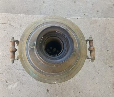 Qədim xalçalar: Antik kömürlü samovar - Material: bürünc/küfəsə bənzər metal gövdə