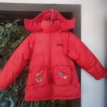 пиджак красный: Зимняя куртка для девочки 
Подклад Флис 
размер 7-9лет 
Barbie