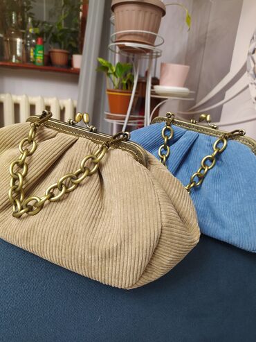 сумка зеленый цвет: Продаю новая сумочка редикюль,в красивейшим голубом и бежевом цвете