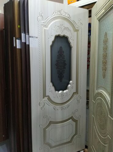 Bu, daxili məkanlar üçün nəzərdə tutulmuş, zərif naxışlı boz rəngli