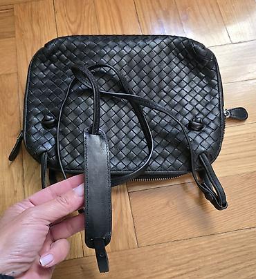 valentino lilly: Torba crne boje, prirodna koza. Koža je kao tkana intrecciato — 5