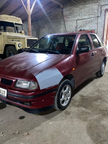 купить мотоблок мтз бу в москве: Volkswagen Polo: 1996 г., 1.8 л, Механика, Бензин, Седан