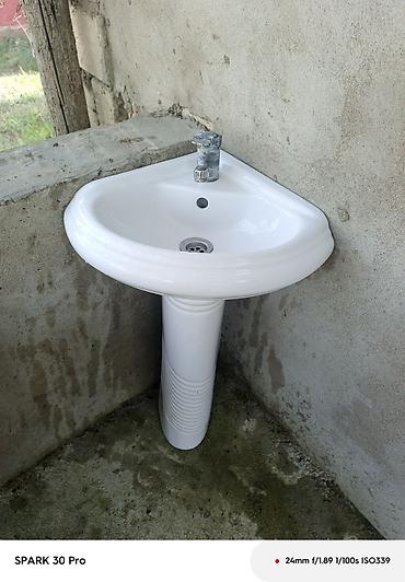 forma sifarişi: Künc tipli ayaqlı lavabo - Dizayn: Üçbucaq/künc forması, dar məkanlar — 2