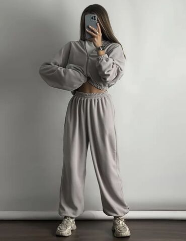 шелковая двойка: Новый костюм, ткань королевский бархат, размер xl (48/50/52) отдам за