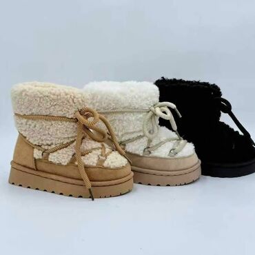 Ugg čizme: Dečije čizmice kolekcija 
jesen zima 
Cena 3500
Vel. 25-36 
P/30 — 10