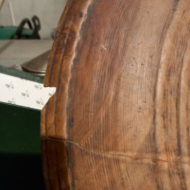 Digər qab-qacaq və mətbəx ləvazimatları: Ağac gövdəsindən hazırlanmış tabağ. - Tabağ, unun ələkdən — 10