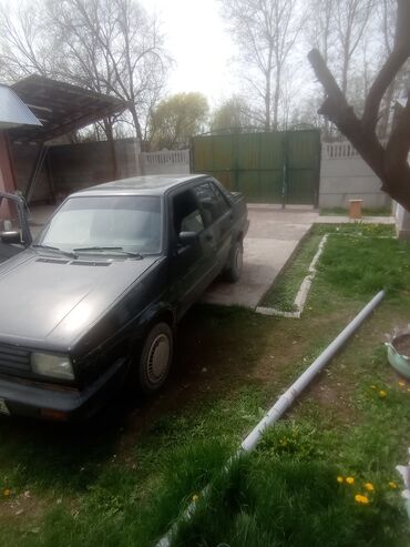 Volkswagen Golf: 1991 г., 1.8 л, Механика, Бензин, Седан