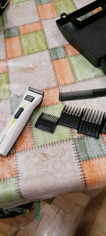 Mašinice za šišanje: Masinica Wall na baterije dobra sa dodacima

Mirjevo — 11