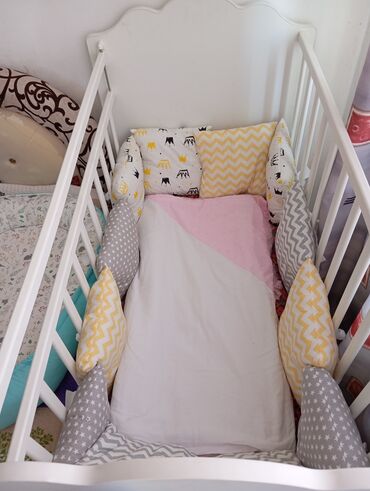 бортики для детской кроватки: Детская кроватка( манеж). Состояние хорошее. Продаю в связи с