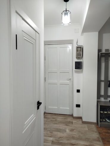 жер уйдон квартира берилет дордой: 2 бөлмө, 46 кв. м, Сталинка, 1 кабат, Евроремонт