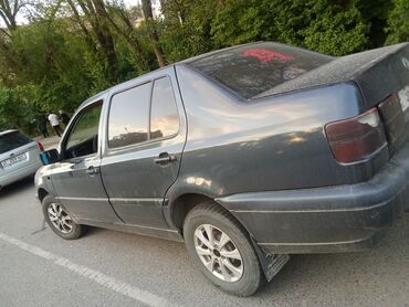 Volkswagen: Volkswagen Vento: 1993 г., 1.8 л, Механика, Бензин, Седан