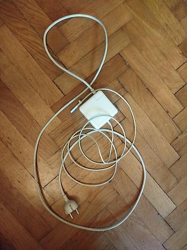 raca kamere: Apple punjac.
Adapter za laptopIspravan — 4