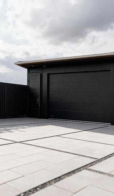 Секционные ворота: Автоматические, Alutech, Для гаража, Для частного дома, Для контейнера, Бронированные, В рассрочку, Новый, Бесплатная установка — 18