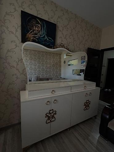 sürme: Təcili satılır! Şəkildə gördüyünüz güzgülü dolab yaxşı vəziyyətdədir — 2