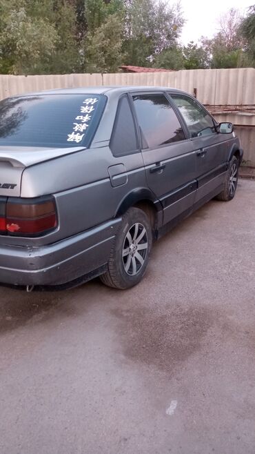 самая деловая машина: Volkswagen Passat: 1989 г., 1.8 л, Механика, Бензин, Седан
