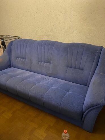 спалные диван: СРОЧНО! Продаю мягкую мебель и стол. Самовывоз мкр Аламедин - 1. Диван