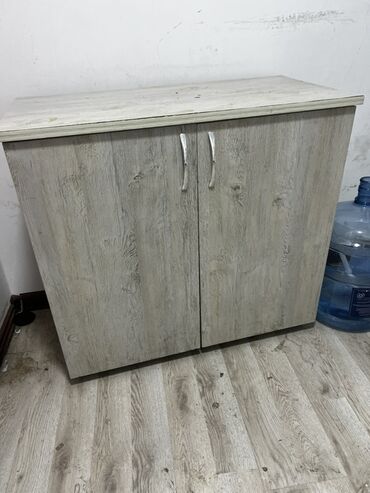 Asılqanlar: Açılan, 2 qapılı Düz dolab
