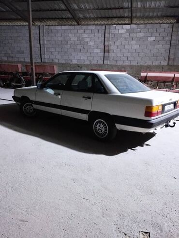 Audi: Audi 100: 1988 г., 2.2 л, Механика, Бензин, Седан