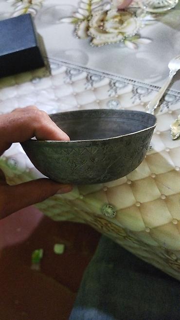 yorgan dosek tekstil sederek: Gümüşü rəngdə süfrə dəsti və oyma metal qablar Təsvir: - Klassik — 3