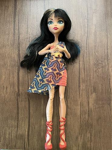 monster hing: Monster High temalı moda kuklası - Qara saçlı, mavi vurğulu, ön — 2