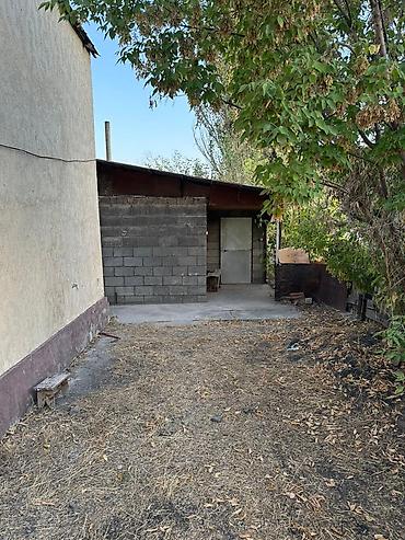 Продажа коттеджей и домов: Продается дом в г. Токмак в центре 20 соток. Дом кирпичный, отопление — 2