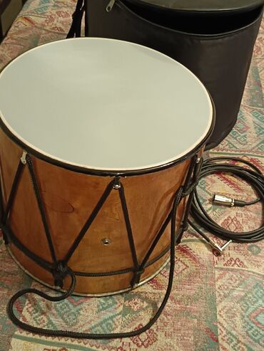 Пианино: Xanə deyilən ənənəvi nağara/təbıl - Korpus: cilalanmış ağac gövdə -