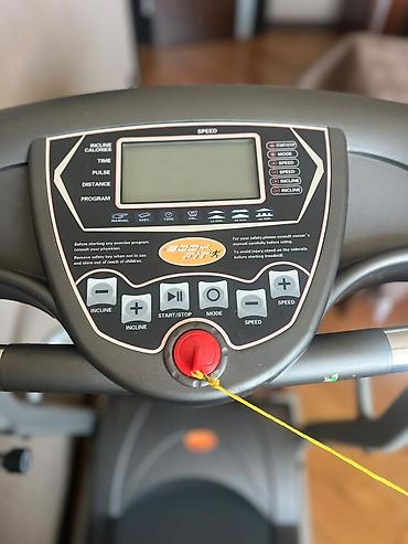 BodyFit qaçış trenajoru - Elektron konsol: böyük LCD ekran; sürət