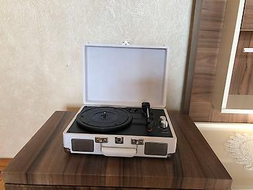 gramofon satilir: Retro dizaynlı, müasir funksiyalara sahib patefon – val oxudan! Bu — 3