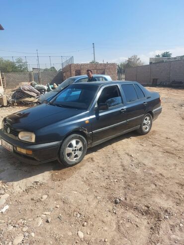 Volkswagen: Volkswagen Vento: 1993 г., Механика, Бензин, Седан