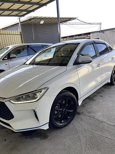 электромобиль дешевый: BYD E3: 2020 г., Электромобиль, Седан — 1