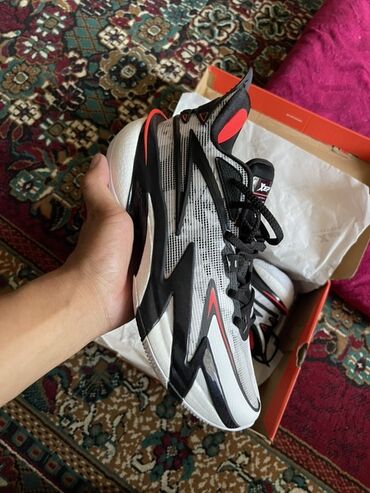 женская одежда бишкек оптом и в розницу: Эркектердин кроссовкасы, 42, Nike, Колдонулган, түсү - Ак, Акылуу жеткирүү