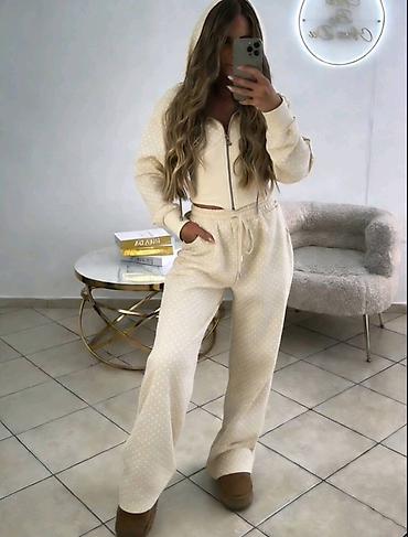 Gornji i donji deo: STIGLIII
Komplet: 4100 dinara
Vel: univerzalna — 8