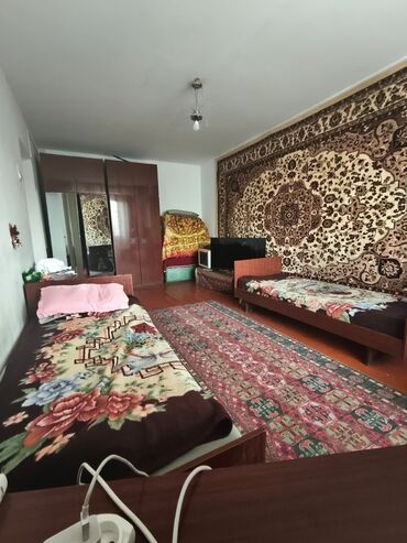 сколько стоит трёхэтажный дом: 1 комната, 30 м², 3 этаж, Старый ремонт