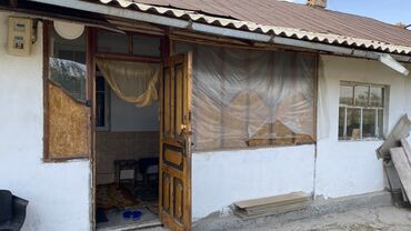 дом в рабочем городке: Дача, 70 м², 4 комнаты, Старый ремонт
